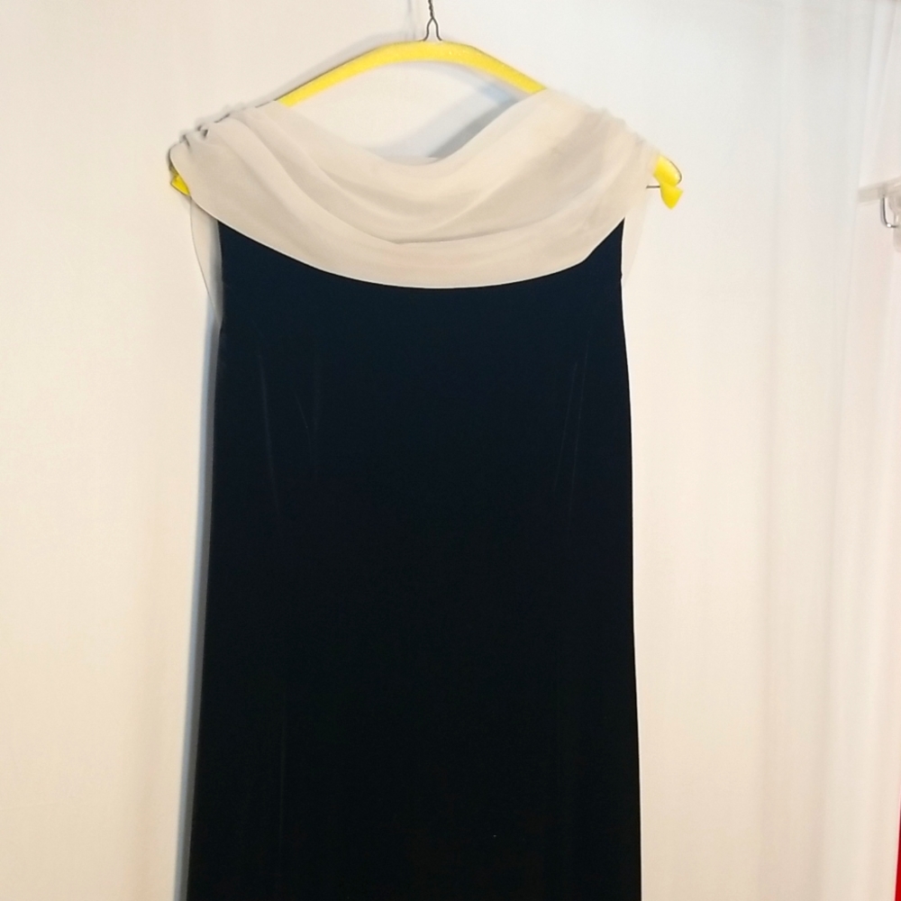 B&W classic gown